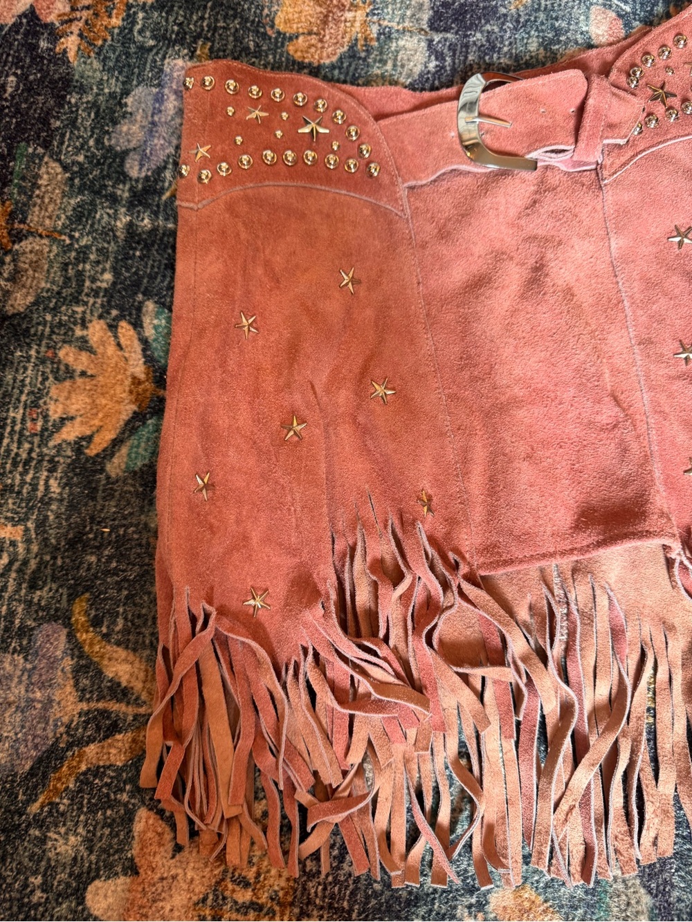 Understated Leather Fringed Suede Mini Skirt with Star Studs - Dusty pink - Picture 2 of 10